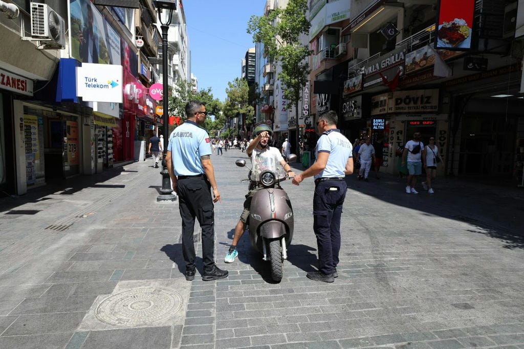 Karşıyaka’da Kural Tanımayan Sürücülere Sıkı Denetim3