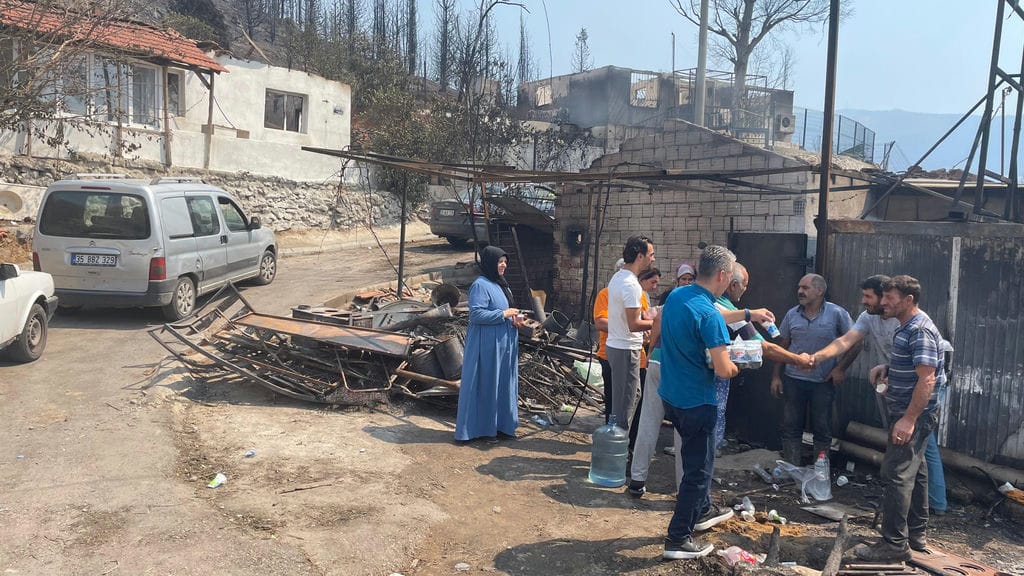 Bayraklı Belediyesinden Yangın Mağdurlarına Destek (2)