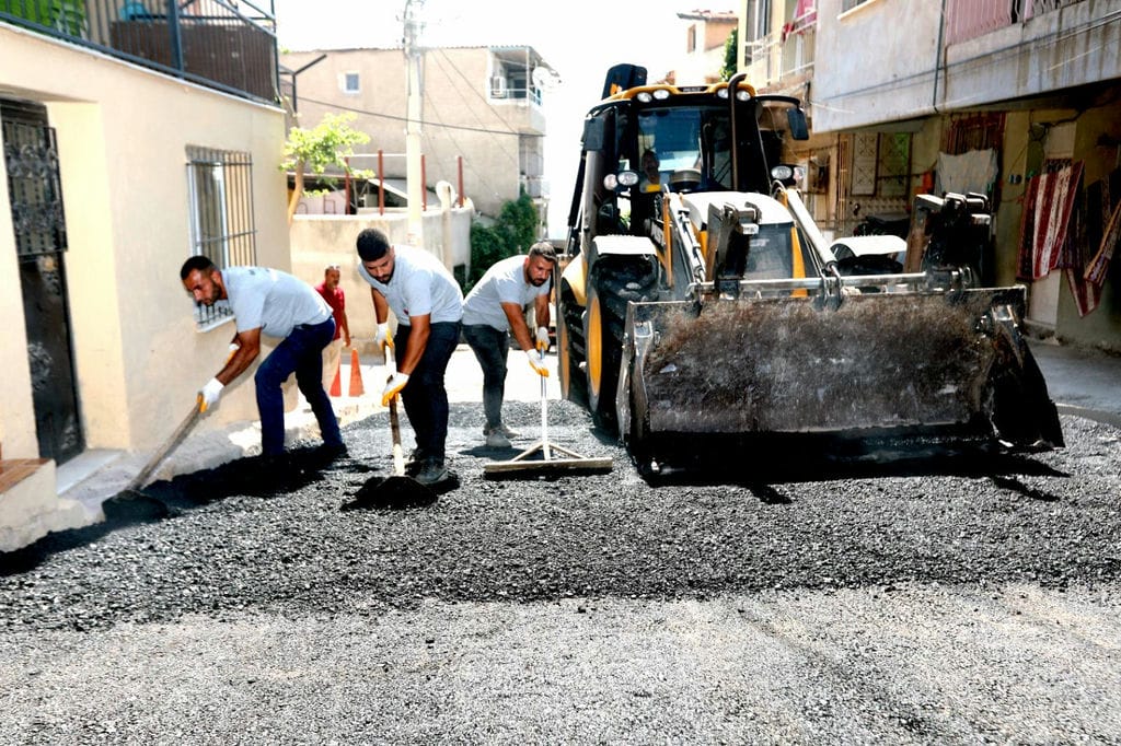 Bayraklı'da Yollar Yenileniyor (2)