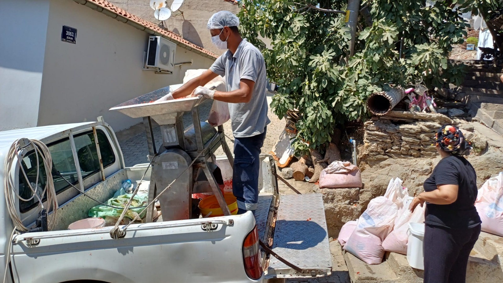 Efes Selçuk'ta Salça Yapımı 3