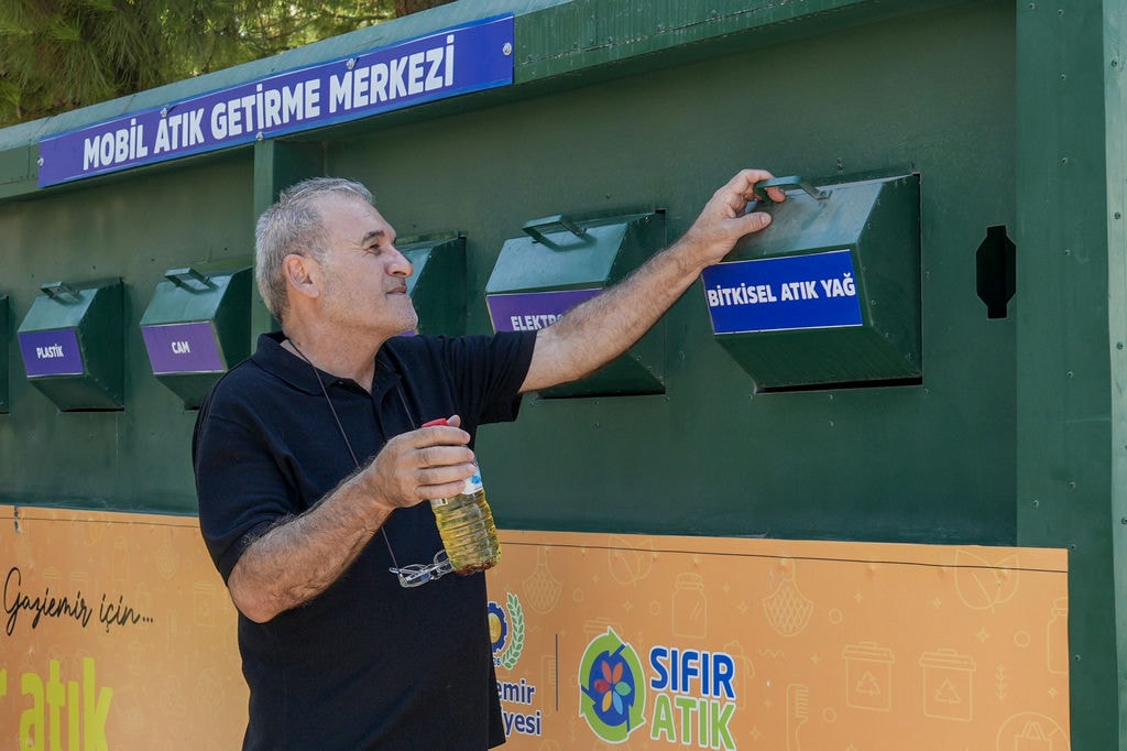 Gaziemir’de Mobil Atık Getirme Merkezleri’yle Atıklar Dönüşüyor (5)