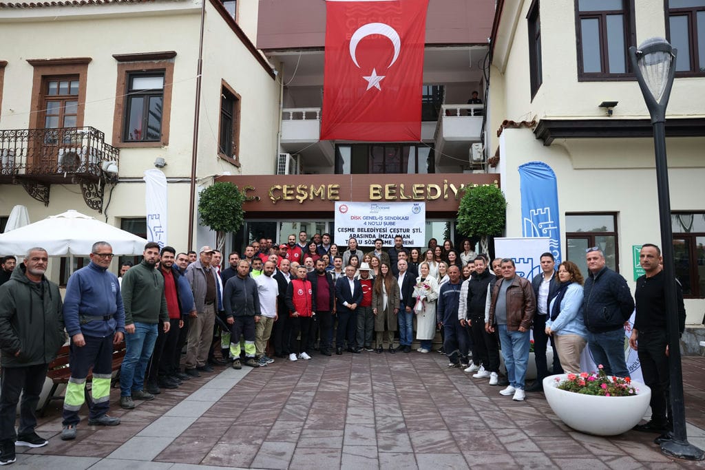 Çeşme Belediyesi İzmir’de Di̇sk Ile Toplu İş Sözleşmesi’ni Ilk Imzalayan Belediye Oldu2