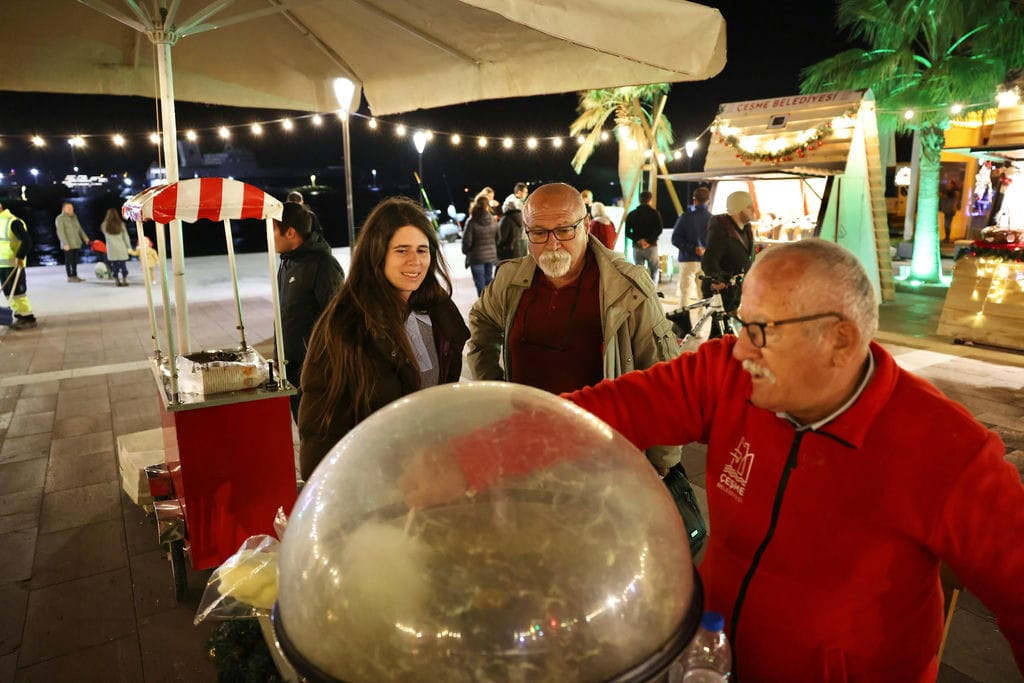 Çeşme’de Yeni Yıl Heyecanı, Yılbaşı Panayırı Açıldı 6