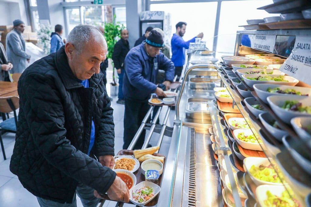 Emekliler Ve Öğrencilerin Ilk Tercihi Buca Belediye Lokantası 03