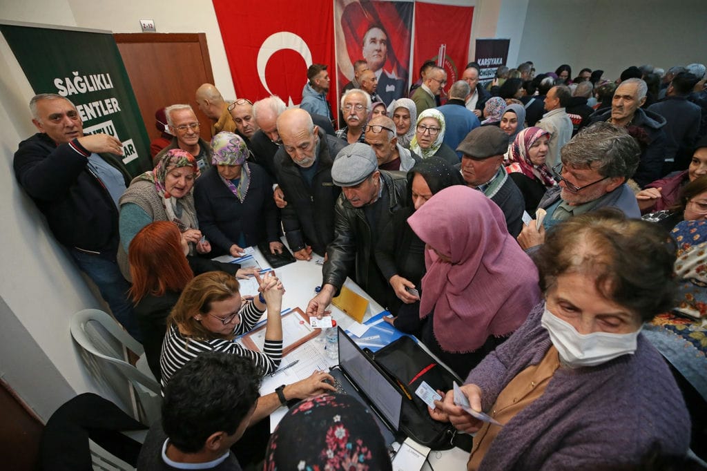 Karşıyakada 700 Vatandaşa Tapuları Dağıtıldı 2