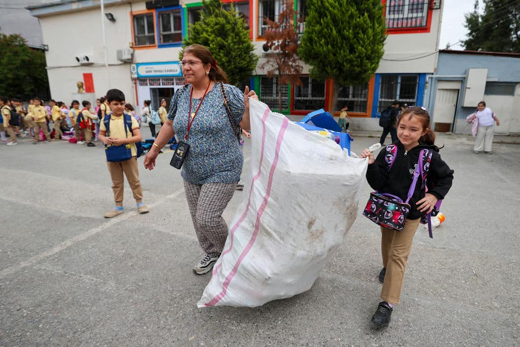 Buca Belediyesi Okullarda Atık Toplama (1)