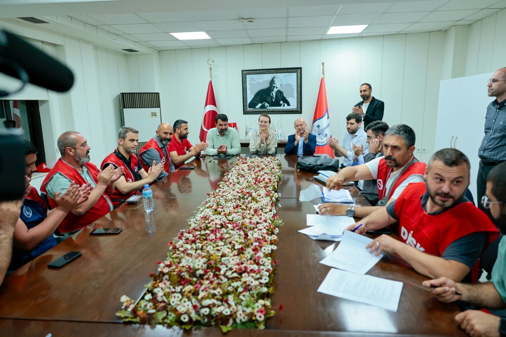 Konak’ta Greve Nokta Koyan Imza En Düşük Maaş 58 Bin Tl (4)