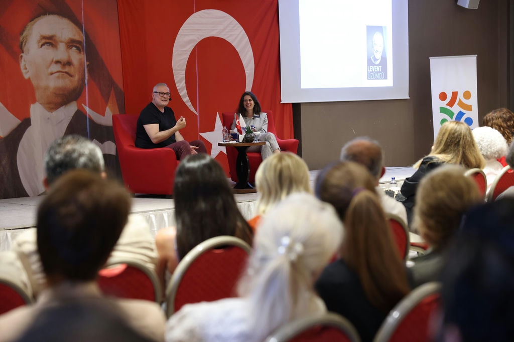Levent Üzümcü, Çeşme’de ‘Sanat Ve Yaşam’ Üzerine Konuştu 2