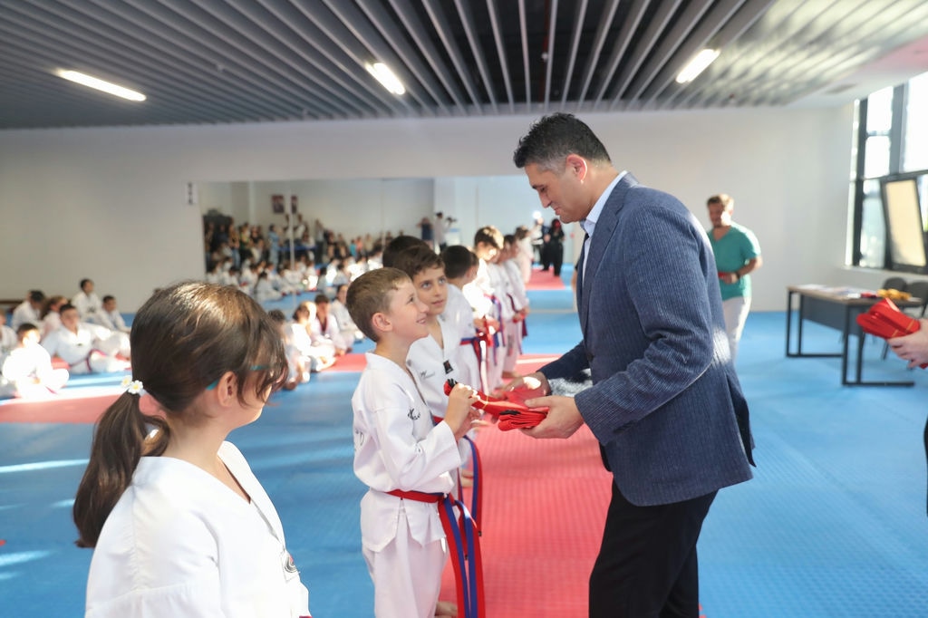 Aliağa Belediyesi Taekwondo Kursunun Sporcuları Kuşak Atladı (1)