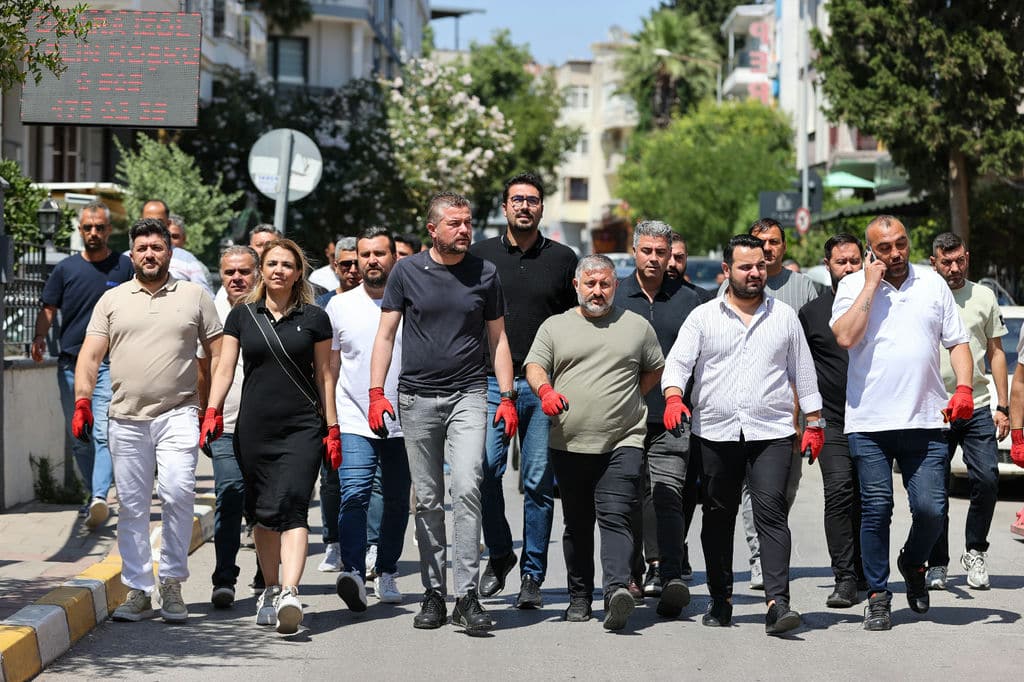 Başkan Görkem Duman Vatandaşlarla Çöp Topladı 02