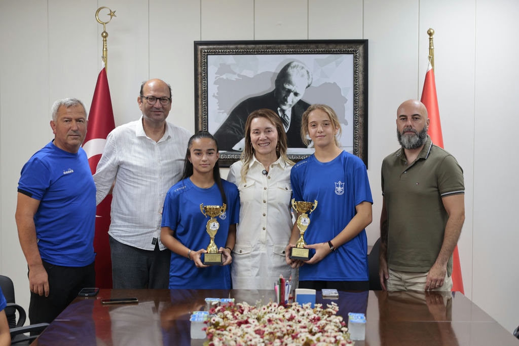 Başkan Mutlu Şampiyon Kızları Ağırladı (2)