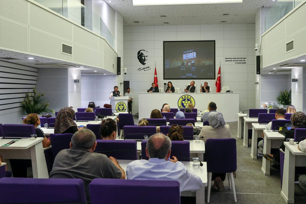 Buca'da Madde Bağimliliğina Karşi Topyekûn Mücadele Çağrisi (6)
