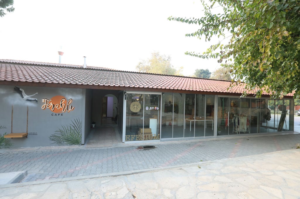 Efesi̇um Hedi̇yeli̇k Eşya Dükkani (1)
