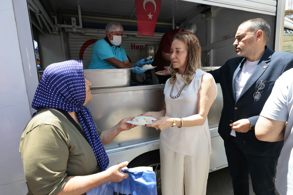 Konak’tan Ferdi Zeyrek Anısına Yemek Ikramı (2)