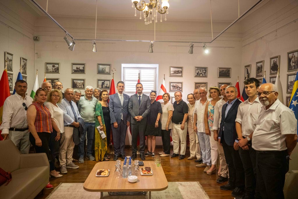 Atütürk Ile Büyüyoruz (9)