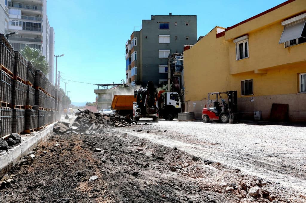 Bayraklı'da Asfaltlama Seferberliği (5)