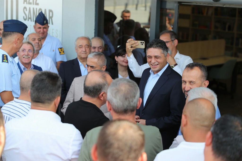 Aliağa Belediyesi’nden Eğitime Ve Kültüre Büyük Katkı Aziz Sancar Kütüphanesi Hizmete Açıldı (2)