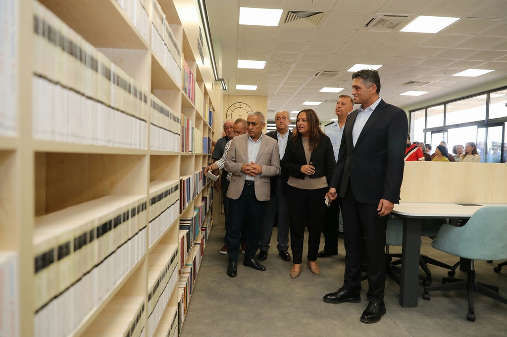 Aliağa Belediyesi’nden Eğitime Ve Kültüre Büyük Katkı Aziz Sancar Kütüphanesi Hizmete Açıldı (3)