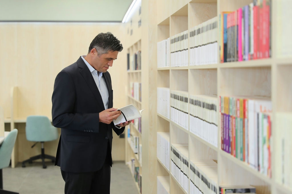 Aliağa Belediyesi’nden Eğitime Ve Kültüre Büyük Katkı Aziz Sancar Kütüphanesi Hizmete Açıldı (9)