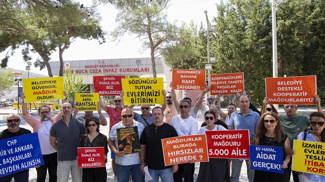 Izmir De Kooperatif Magdurlarindan Kirmizi Halili Eylem 1200 183165