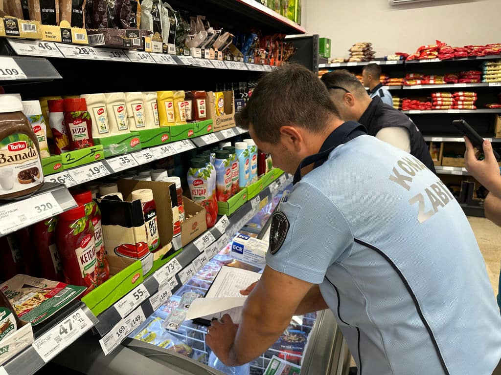 Konak Belediyesi’nden Zincir Marketlere Sıkı Denetim (5)