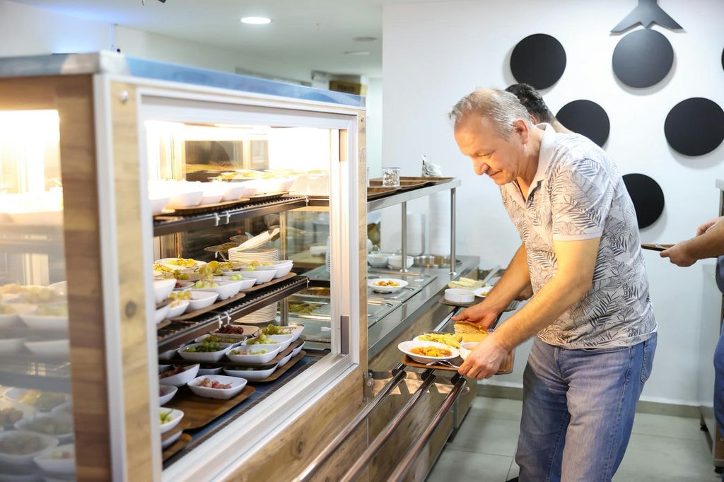 Buca'da Toprakta Başlayan Yolculuk Halkın Sofrasında Son Buluyor 05