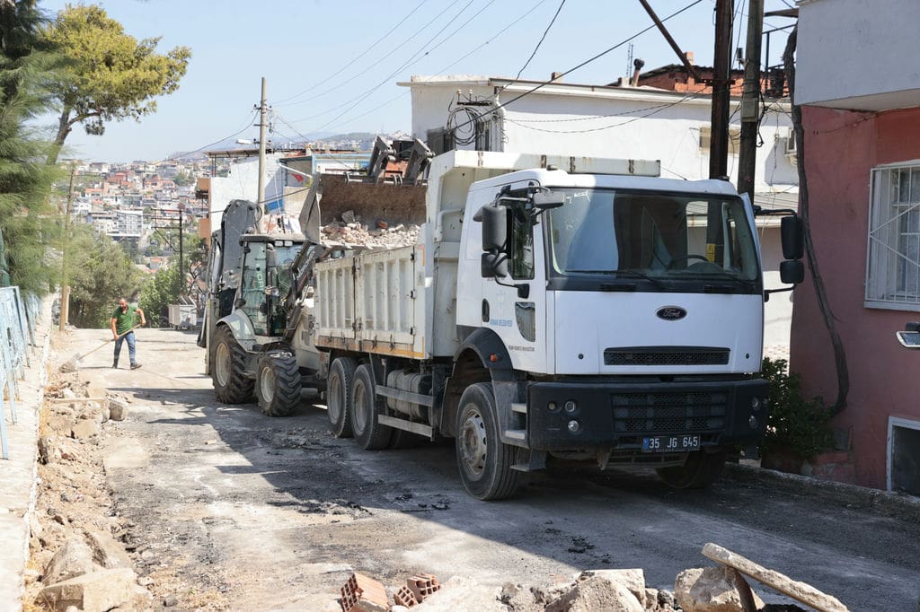 Konak’ta Asfalt Seferberliği Devam Ediyor (6)