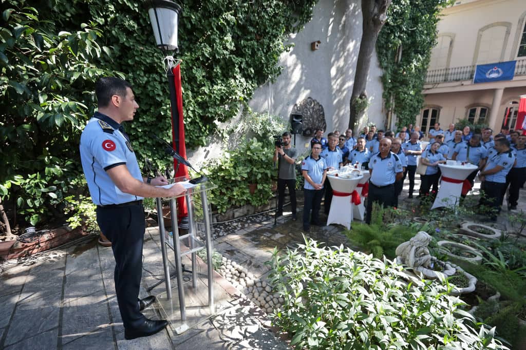 Konak’ta Zabıta Personeline Anlamlı Kutlama (4)