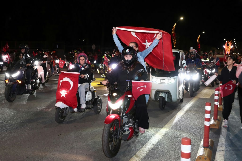 4 Binlerce Aliağalı Cumhuriyet Kortejinde Buluştu