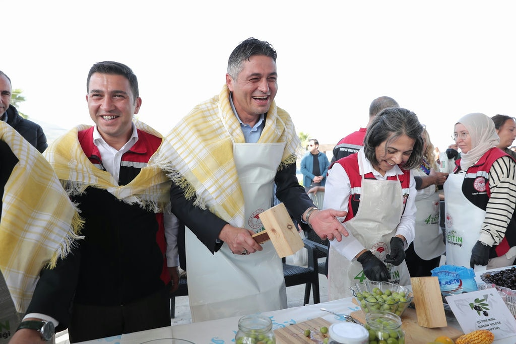 9 Aliağa’da Zeytinin Bereketi 4.Zeytin Hasat Şenliği’nde Kutlandı