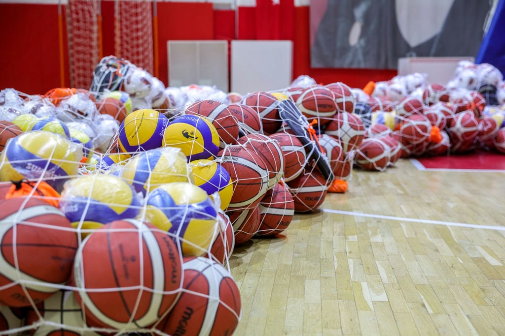 Bayraklı Belediyesi’nden Okullara Spor Desteği (2)