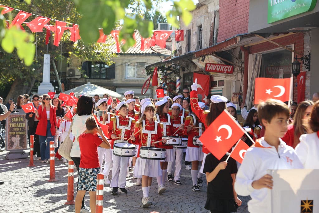Bir Asırlık Gurur Cumhuriyetimizin 102. Yılı Urla'da Coşkuyla Kutlandı (13)