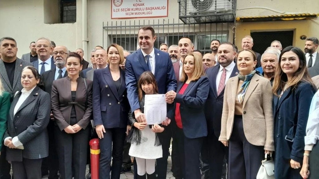 Chp Izmirde Guc Mazbatasini Aldi