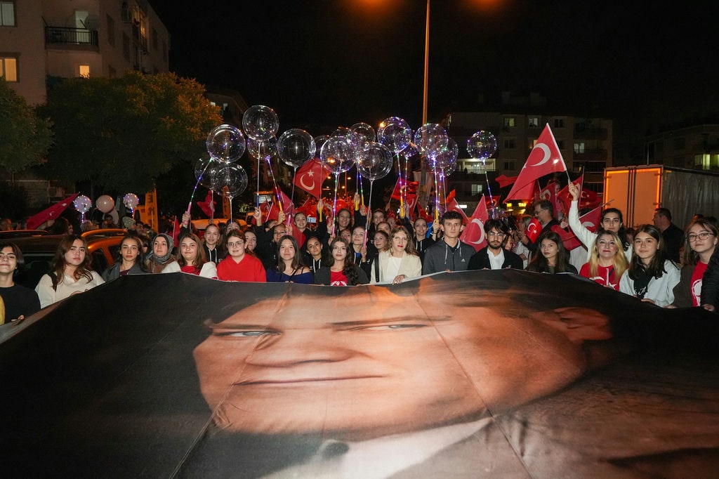 Gaziemir, Cumhuriyetin 102. Yılında Tek Yürek Oldu (10)