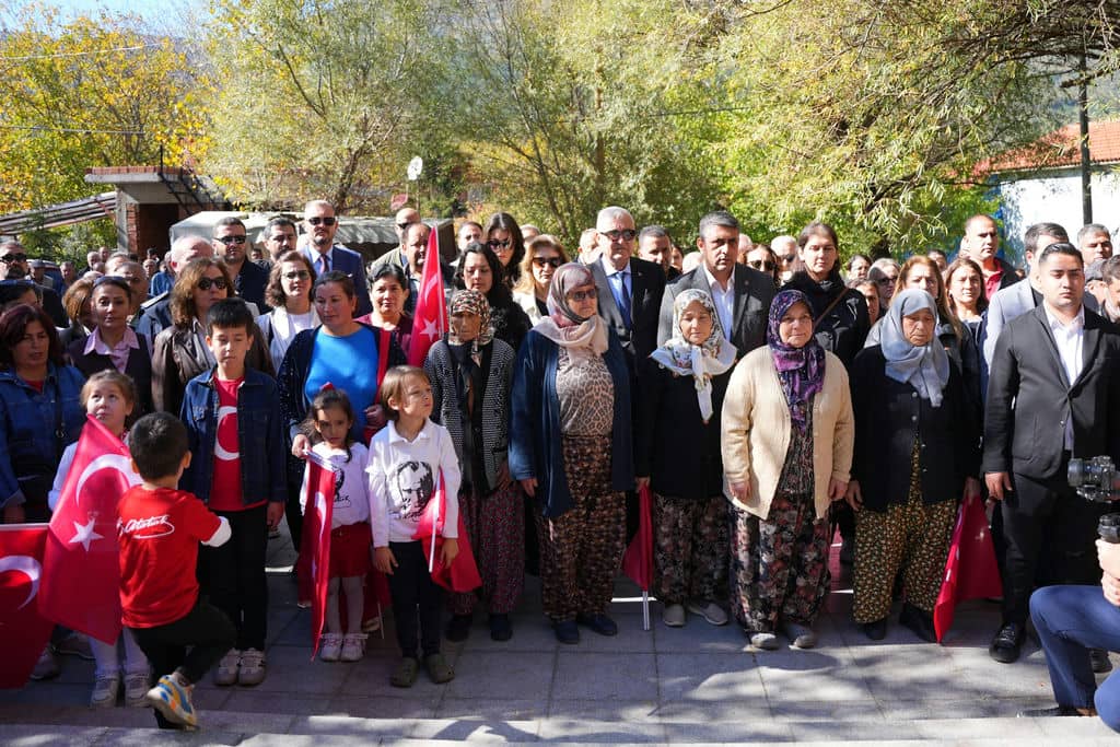 Ovacık C H P Kutlama