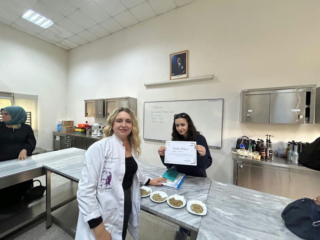 25.11.2025 3C44525D 58C2 4087 Aa25 2E08Abb163Fe