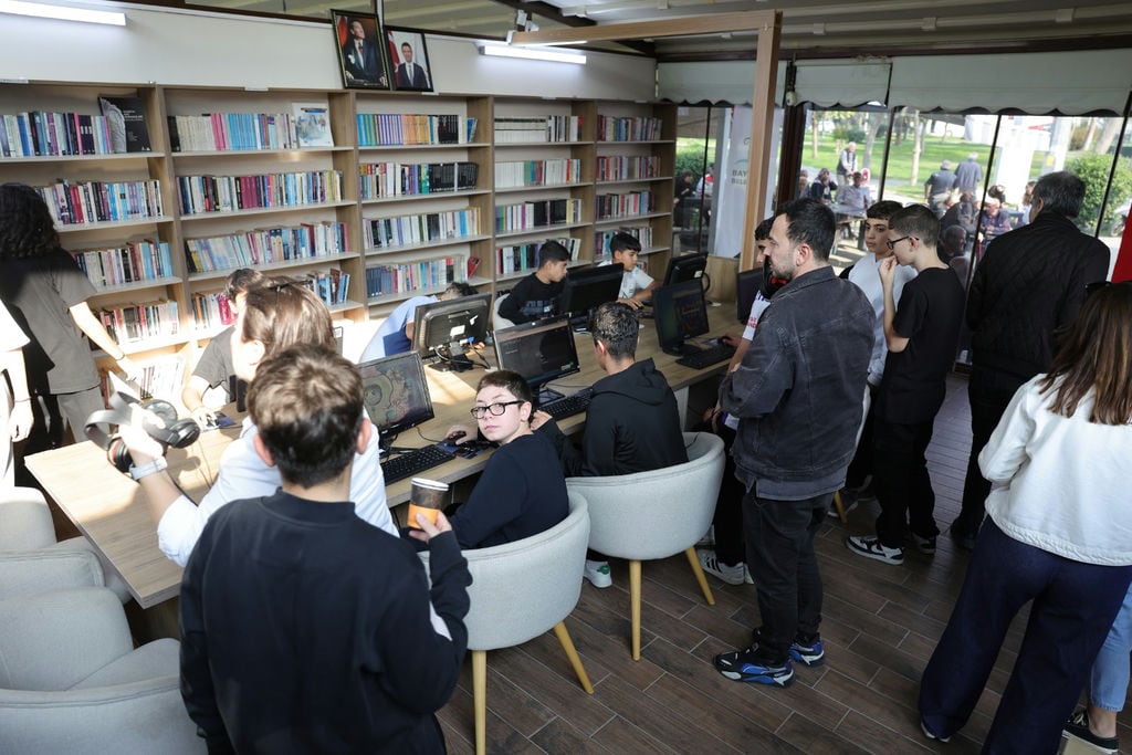 Bayraklı Belediyesinden Eğitimde Fırsat Eşitliğine Dijital Destek (4)