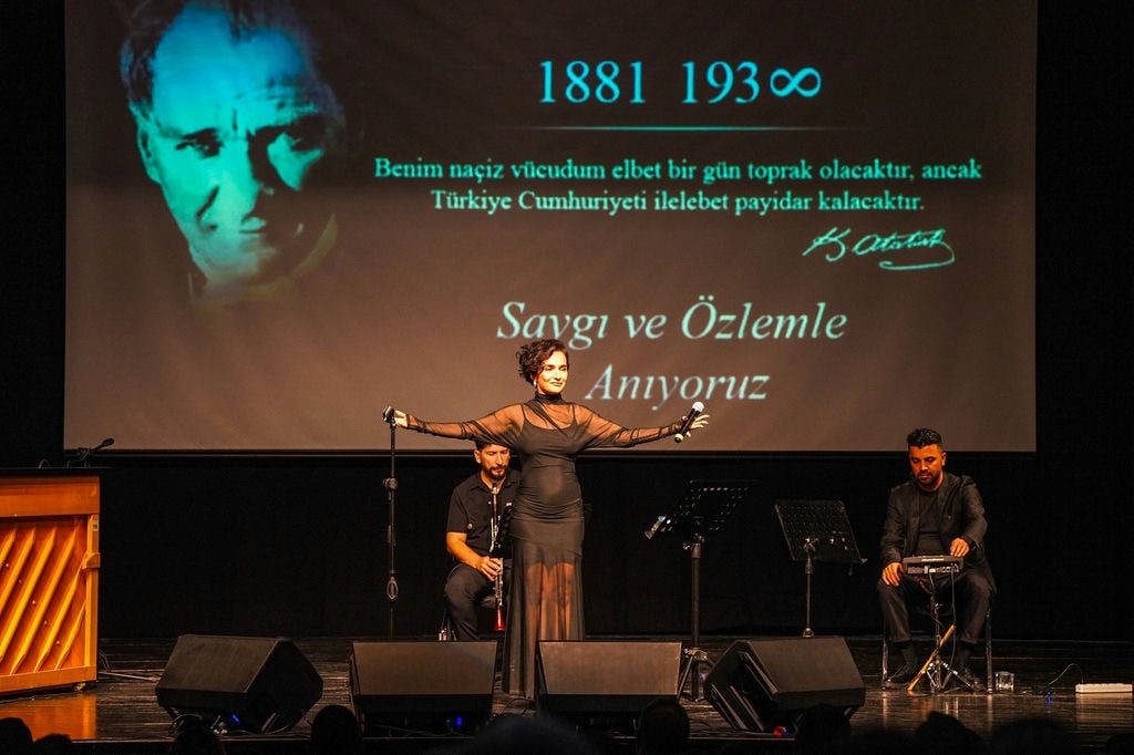 Gaziemir Belediyesi Atatürk’ü Sevdiği Şarkılarla Andı (2)