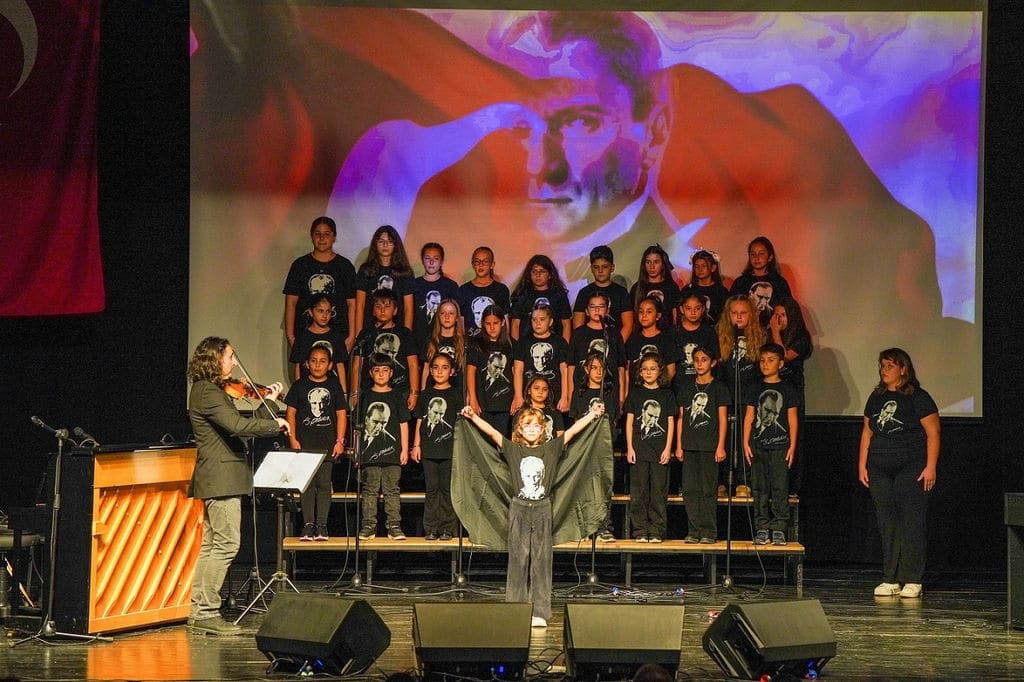 Gaziemir Belediyesi Atatürk’ü Sevdiği Şarkılarla Andı (7)