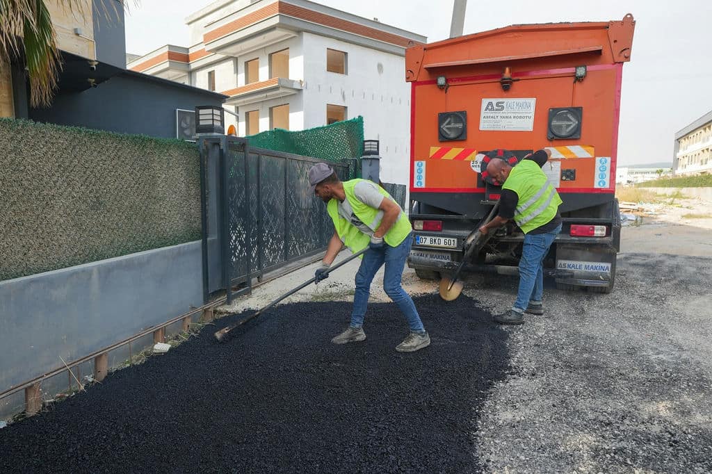 Gaziemir’de Asfalt Seferberliği İki Ayda 4 Bin 472 Metrekare Alan Asfaltlandı (7)