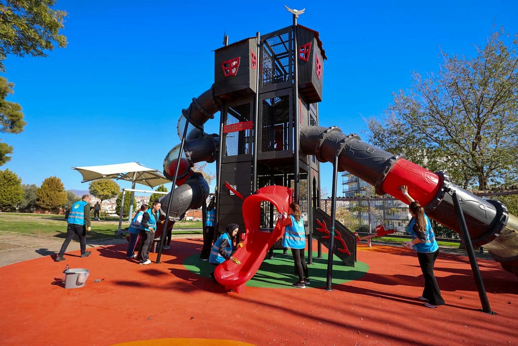 İzmirli Gönüllüler El Ele Vererek Doğa Için Temizlediler10