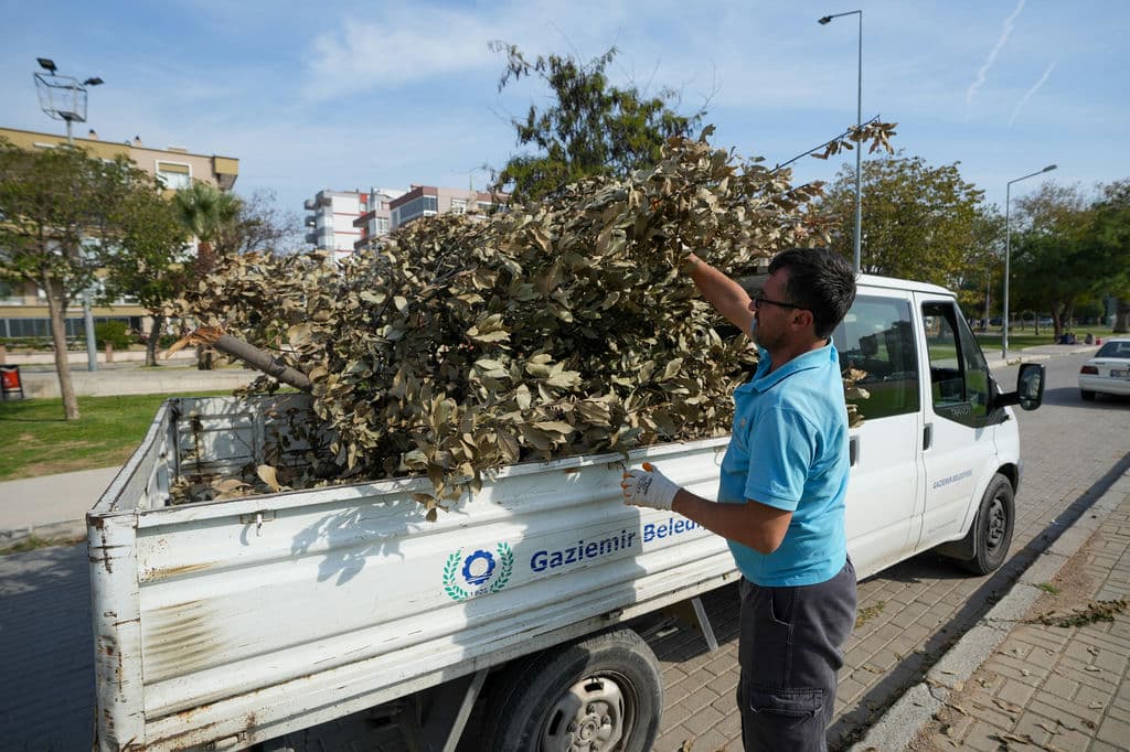 Temiz Bir Gaziemir Için Yeni Uygulama Bahçe Atıkları Adresten Alınıyor (3)