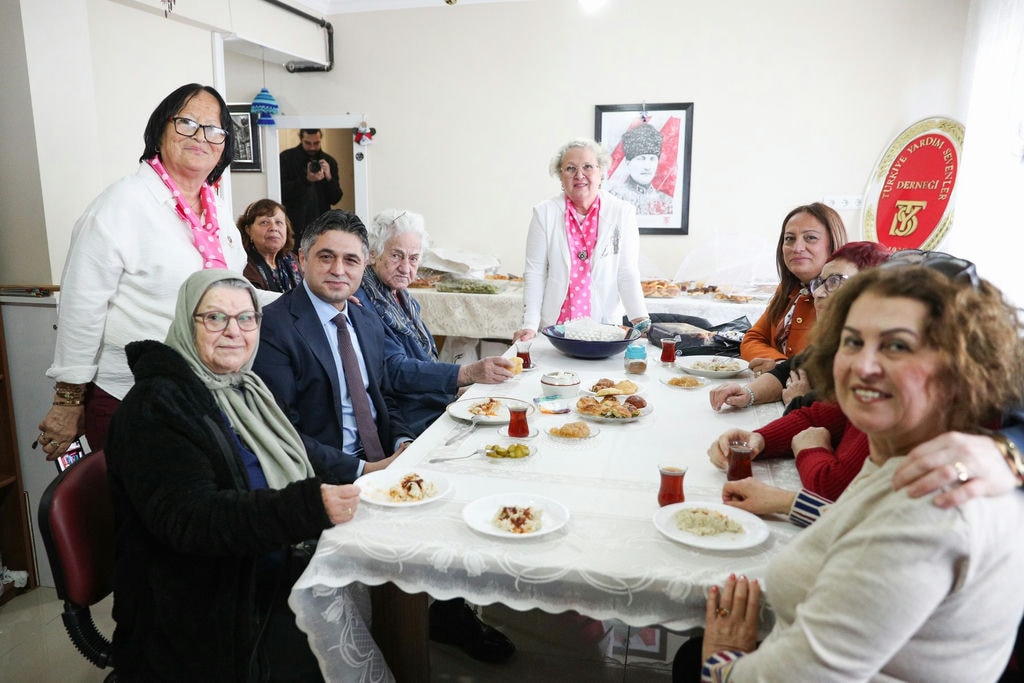 2 Türkiye Yardım Sevenler Derneği Aliağa Şubesi’nden Anlamlı Yardım Kermesi (2)