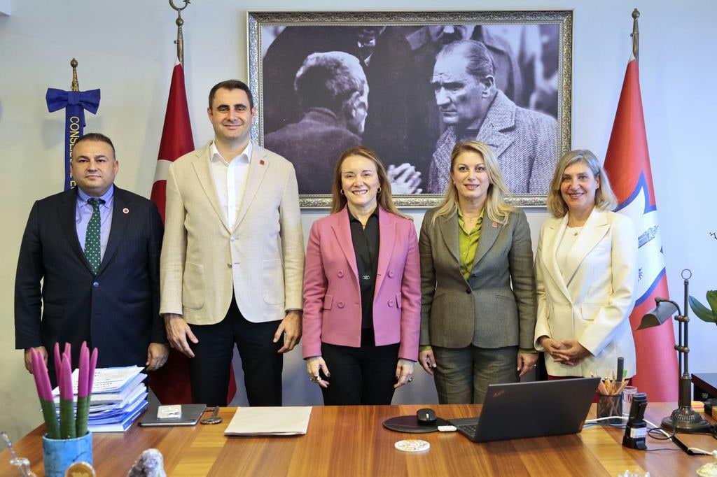 2Ce28568 6091 4201 B7C0 99509D4Cd51F