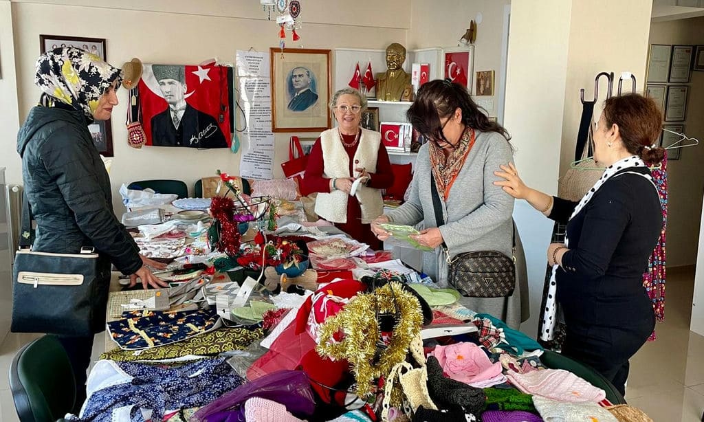 8 Türkiye Yardım Sevenler Derneği Aliağa Şubesi’nden Anlamlı Yardım Kermesi (3)
