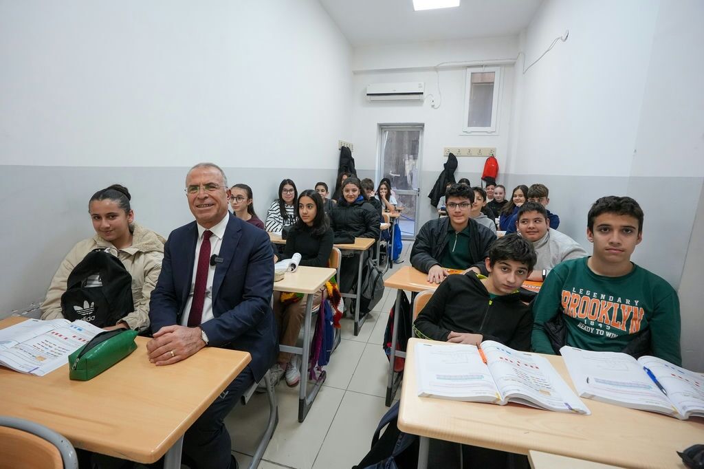 Gaziemir Belediyesi’nden Öğrencilere Ücretsiz Eğitim Hizmeti (1)