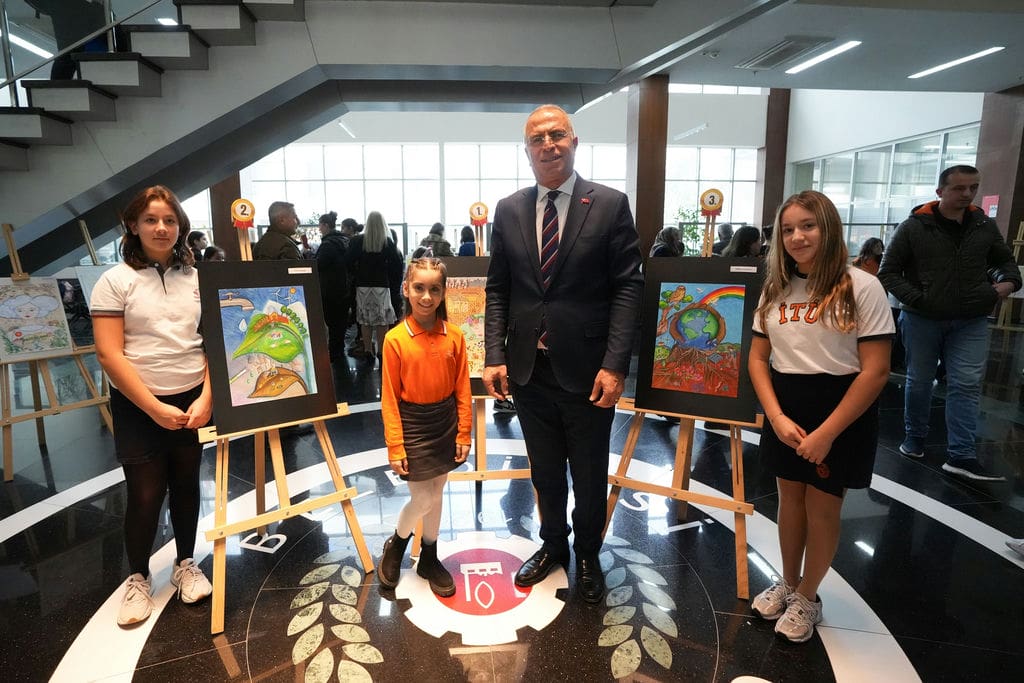 Gaziemirli Çocuklar “Toprak” Temalı Resimleriyle Iklim Krizine Dikkat Çekti (4)