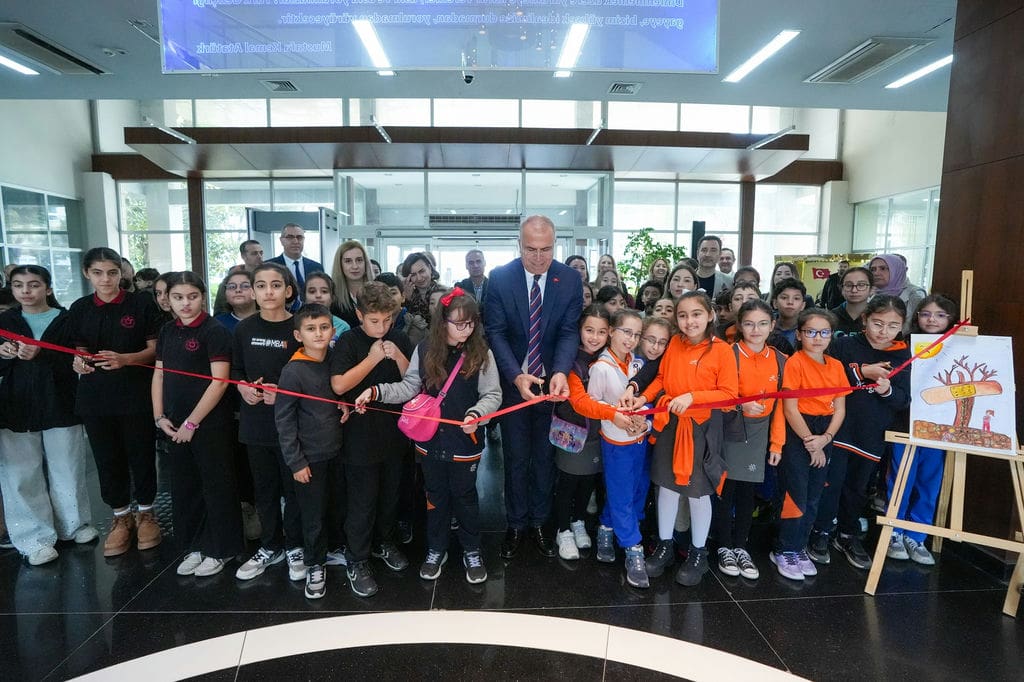 Gaziemirli Çocuklar “Toprak” Temalı Resimleriyle Iklim Krizine Dikkat Çekti (9)