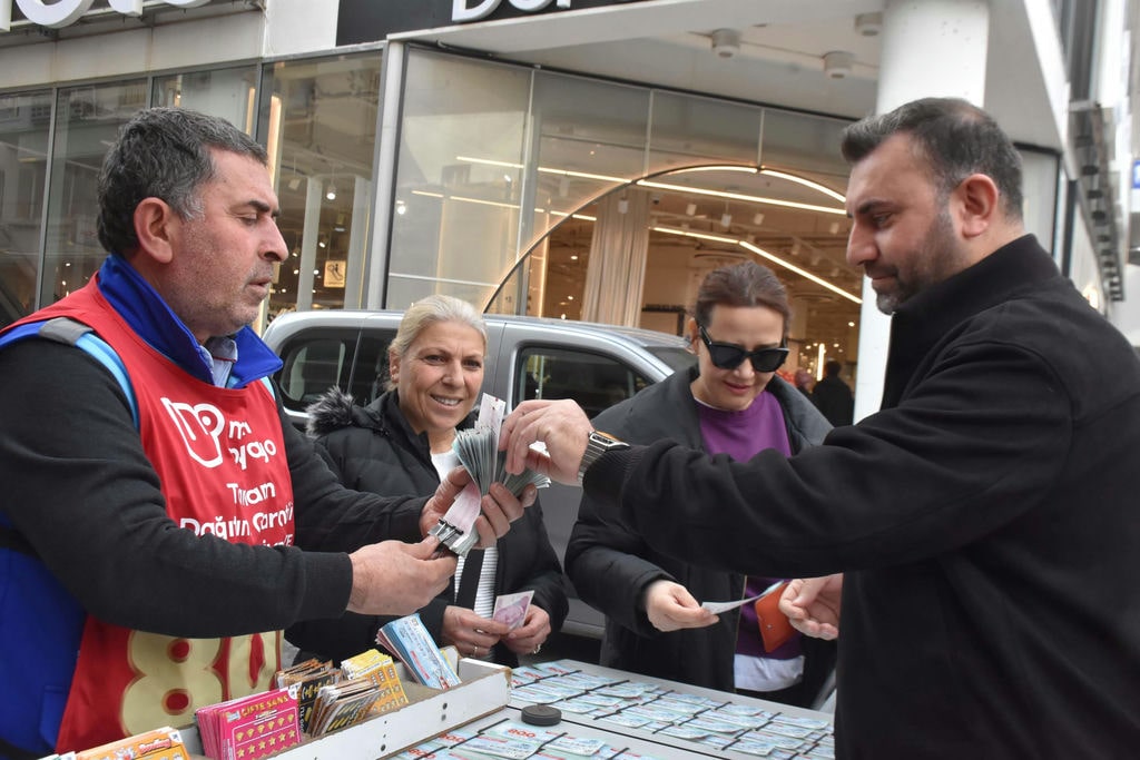 I Z M I R L I L E R D E N 800 M I L Y O N T L’ L I K R E K O R I K 1079070 320238