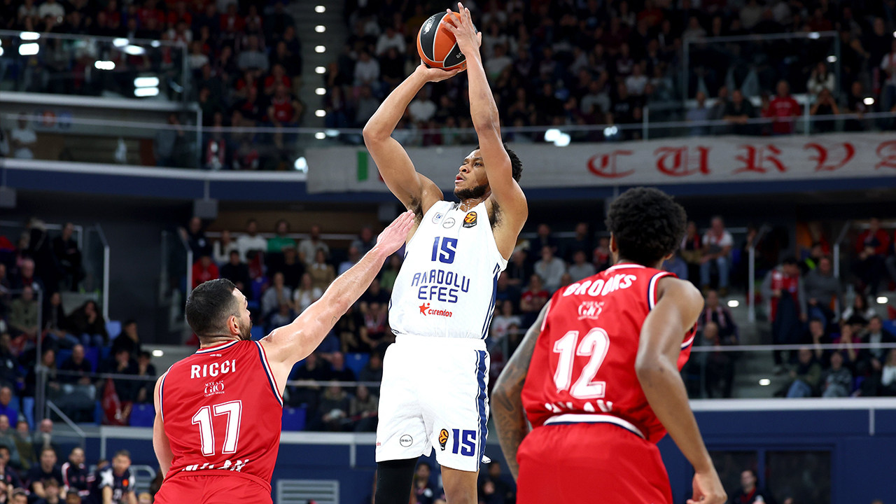 Anadolu Efes Milano deplasmanında dağıldı